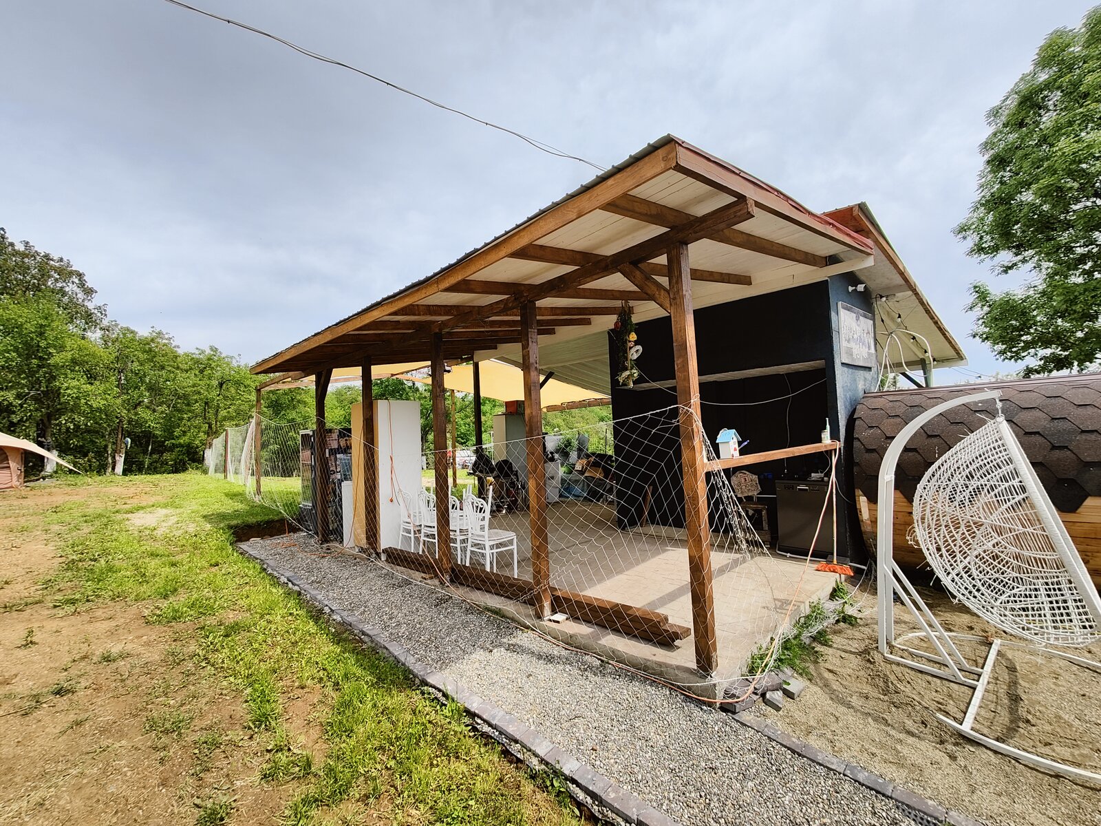 Foisor vedere laterala — Private Events & Groups - Camping Be You Văleni