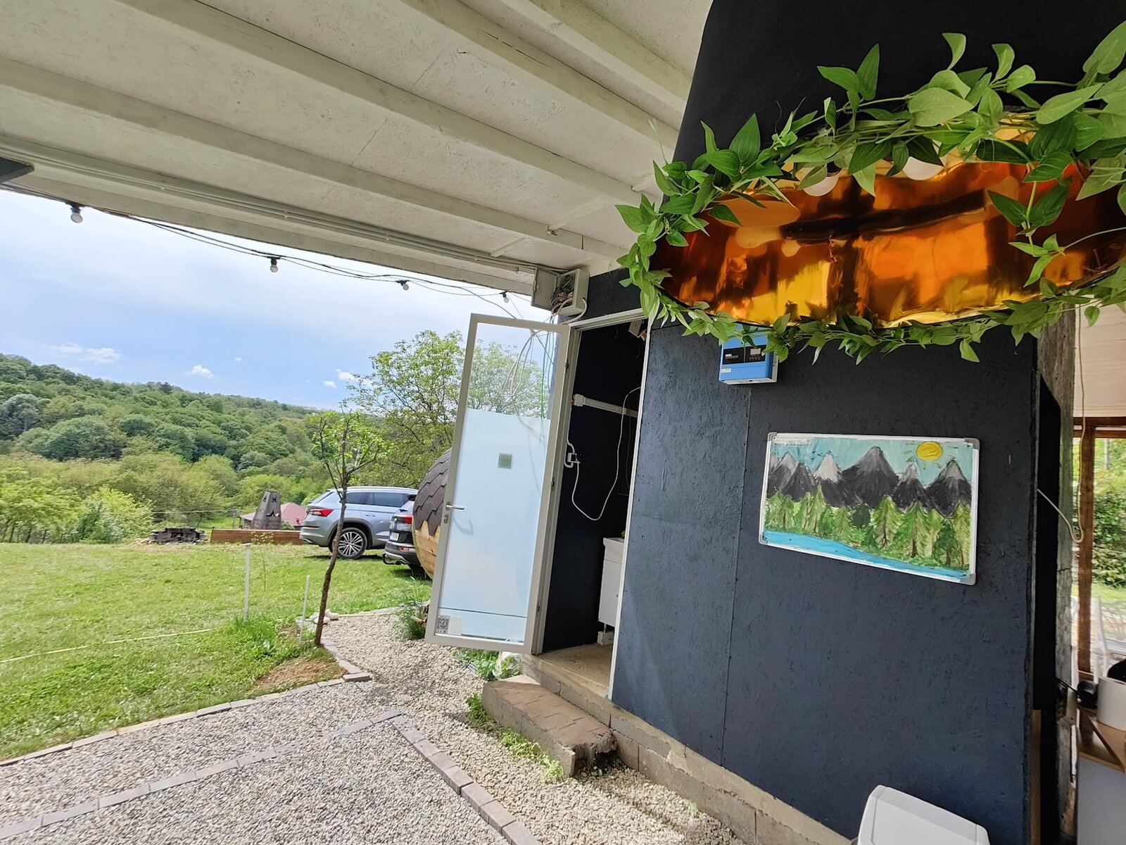 Intrare baie si vedere spre vale — Private Events & Groups - Camping Be You Văleni