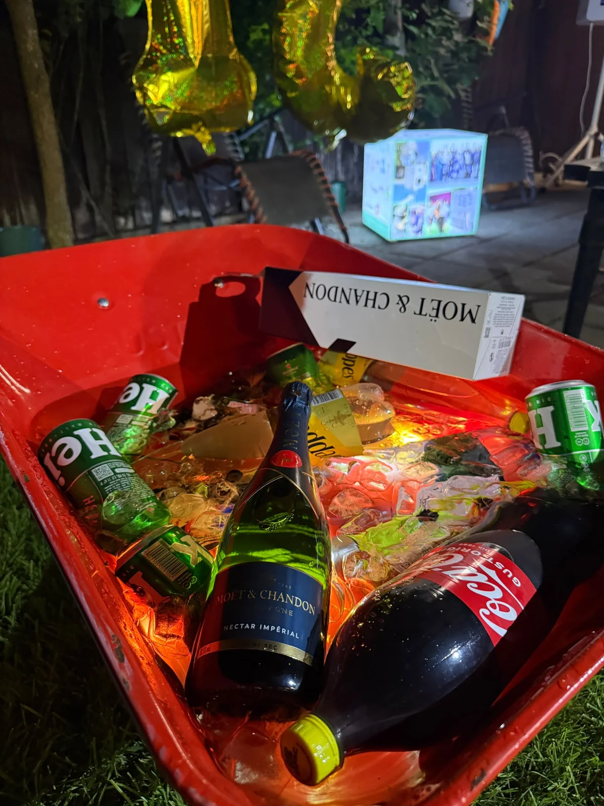 Roaba cu bauturi la eveniment privat — Private Events & Groups - Camping Be You Văleni