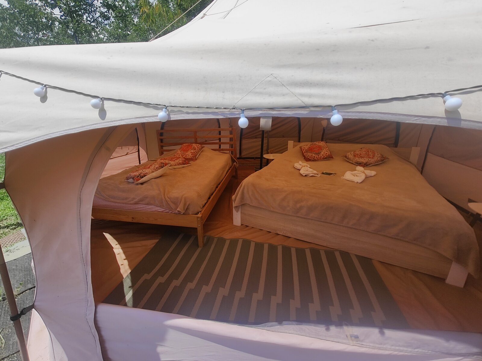 Interior vedere generala — Iurta Mare Paul - Camping Be You Văleni