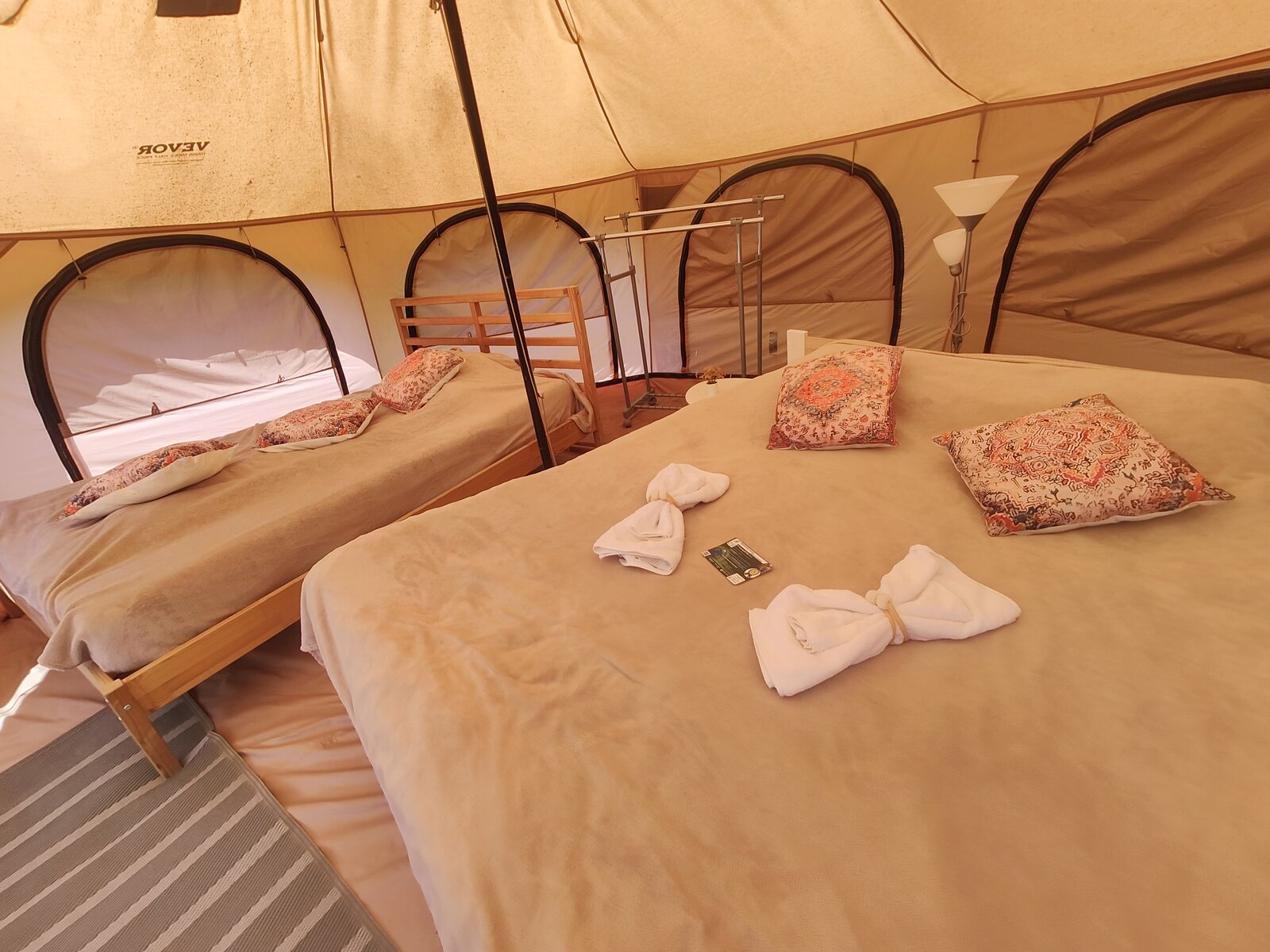 Detalii interior — Iurta Mare Paul - Camping Be You Văleni
