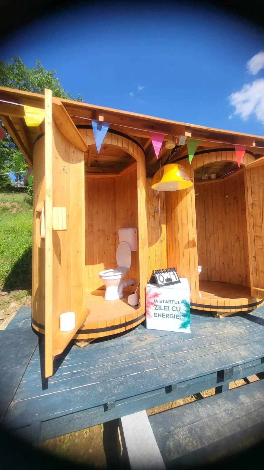 Dusuri cu apa calda incalzita fotovoltaic — Tent pitch – main area - Camping Be You Văleni