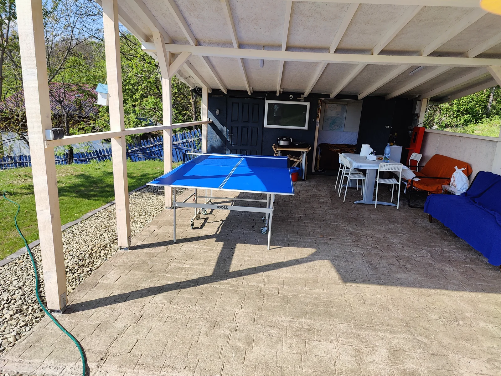 Zona de ping pong si relaxare — Tent pitch – main area - Camping Be You Văleni