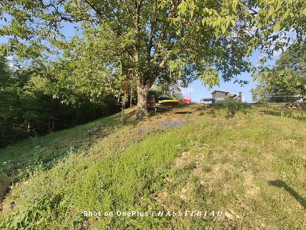 Zona destinata copiilor — Tent pitch – main area - Camping Be You Văleni